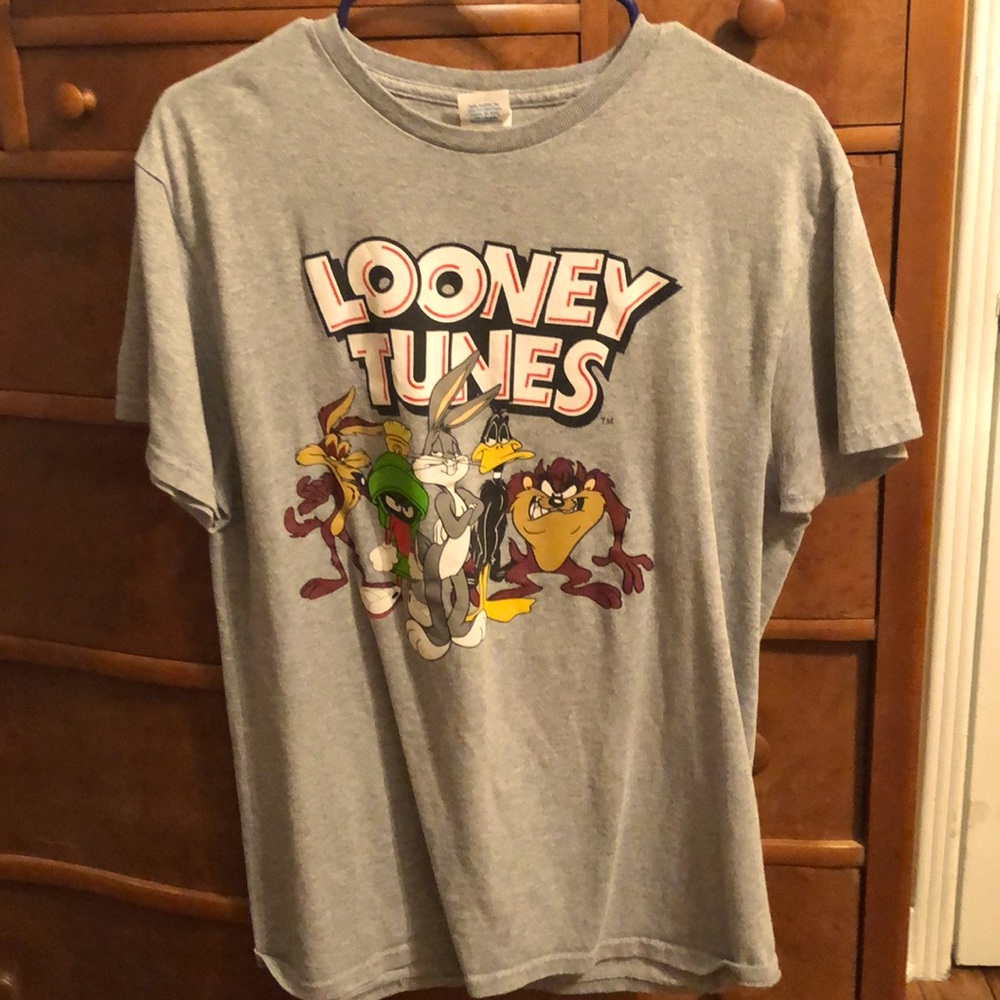 Looney tunes gray graphic tee shirt